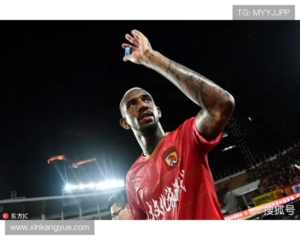 加利在热身时专注分析对手站位球迷欢呼未能分散他的注意力